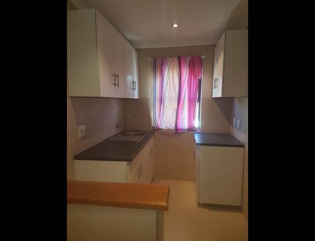6 BEDROOM HOUSE SOLD IN MONTFORD